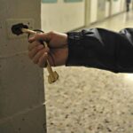 Carceri, La Russa lancia nuovo appello: “Si pensi a mini-indultino entro Natale”