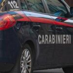 Ruba auto mascherato da Gigi D’Alessio, arrestato 26enne