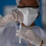 Sale ancora la curva Covid, 4.256 casi e 37 morti nell’ultima settimana: i dati