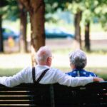 Edward e Annamaria, un amore senza limiti: ogni giorno 10 km a piedi per tenere la mano in Rsa