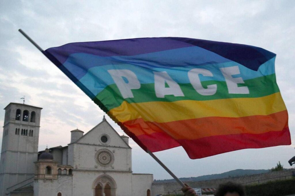 Perugia-Assisi, partita la marcia della Pace: “Insieme possiamo cambiare il mondo”