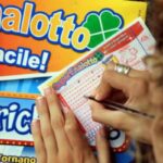 Vince 223 milioni al Superenalotto, la moglie separata non ci sta: “Metà sono i miei”