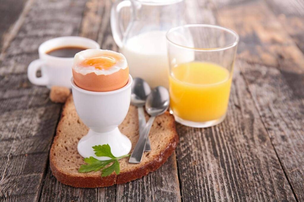 La colazione può aiutare il cuore, i cibi utili e quanto bisogna mangiare