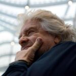 Beppe Grillo, il ritorno sul blog : “Politici? Come zombie nei palazzi”