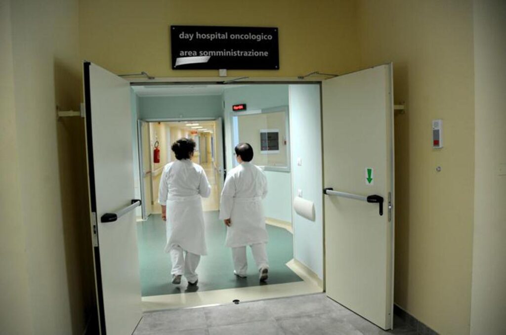 Aiom: “90% oncologi usa accesso precoce a terapie, rimane nodo burocrazia”