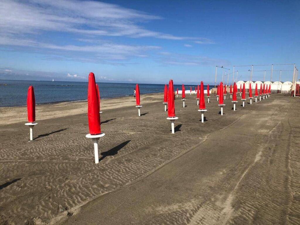 “Spiagge più ampie, passeggiata di 4 km e la scommessa sul surf”: nasce Ostia Instead, il progetto di Federbalneari