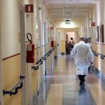 Neonato muore poche ore dopo la nascita a Perugia: indagati 22 operatori sanitari