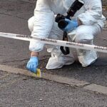 Sparo contro un gruppo di ragazzi in strada a Napoli, ucciso un 18enne