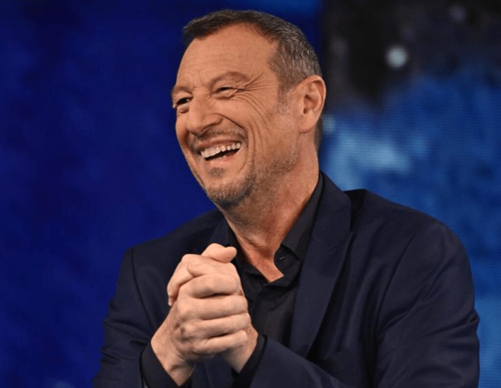 Amadeus è il quarto giudice del serale di ‘Amici 25’, il video-annuncio