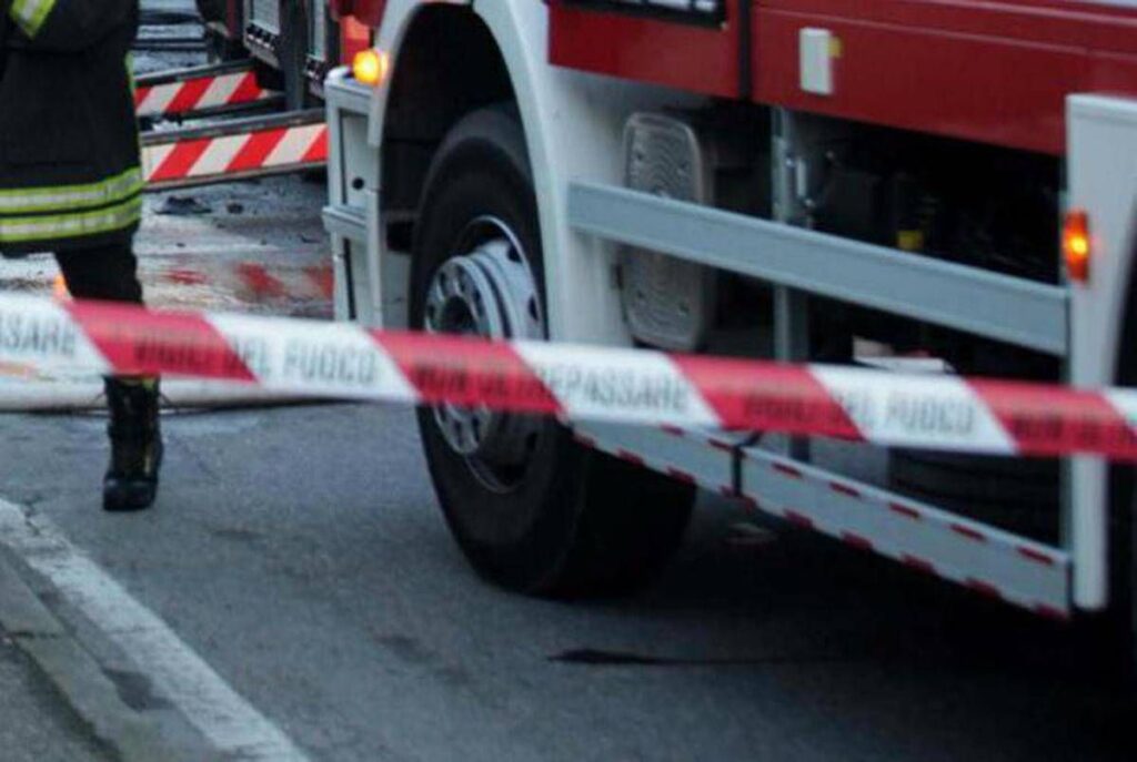 Milano, incendio in un palazzo di 7 piani: muore donna di 79 anni