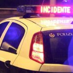 Roma, scontro fra due auto in via Tuscolana: 2 morti e due bimbi estratti da lamiere