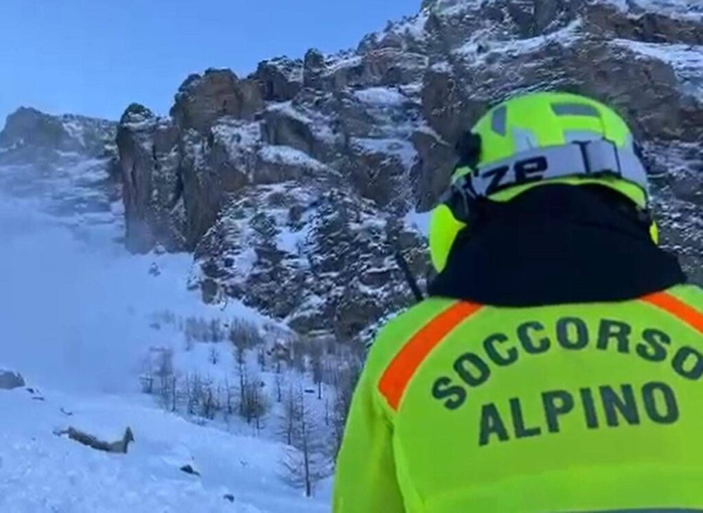 Valanga su fuoripista sopra Courmayeur, sciatori coinvolti