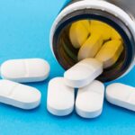 Antibiotici nemici del microbioma intestinale, l’impatto può durare fino a 8 anni: lo studio