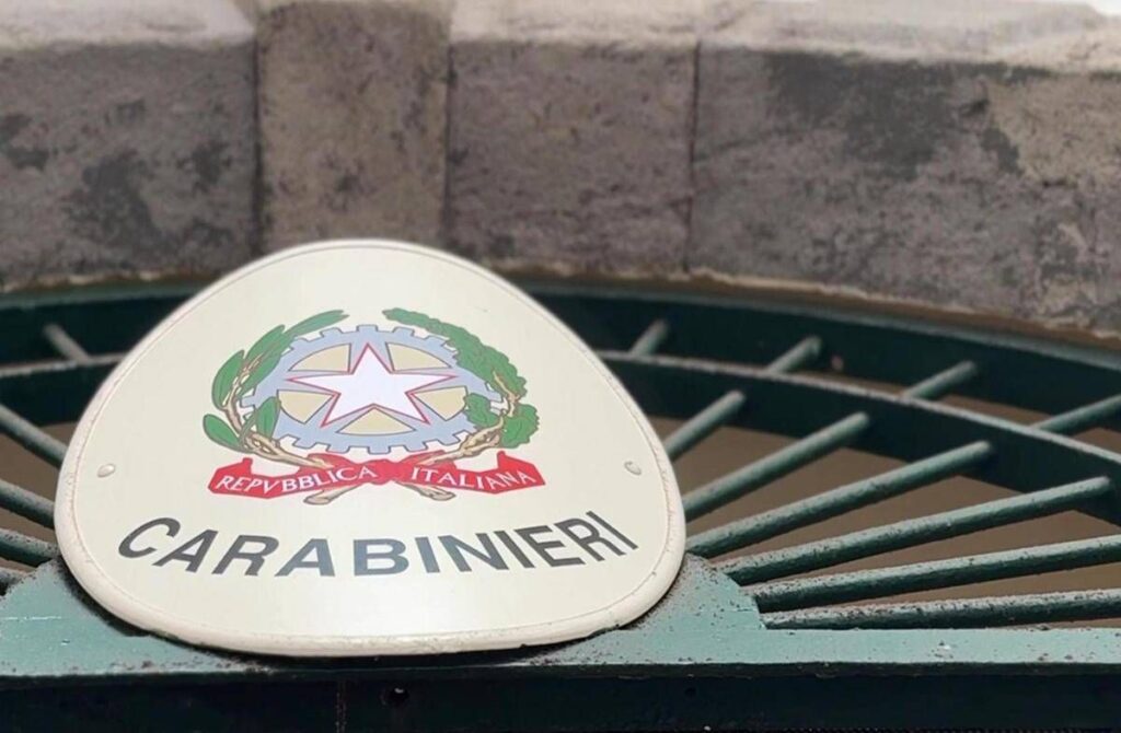 Segrega compagna e il suo bimbo e la picchia con una mazza chiodata, orrore a Napoli