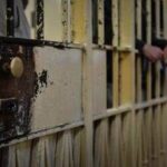 “Sei il preferito di nonno”, aggredisce il fratello 14enne con una forchetta e viene arrestato