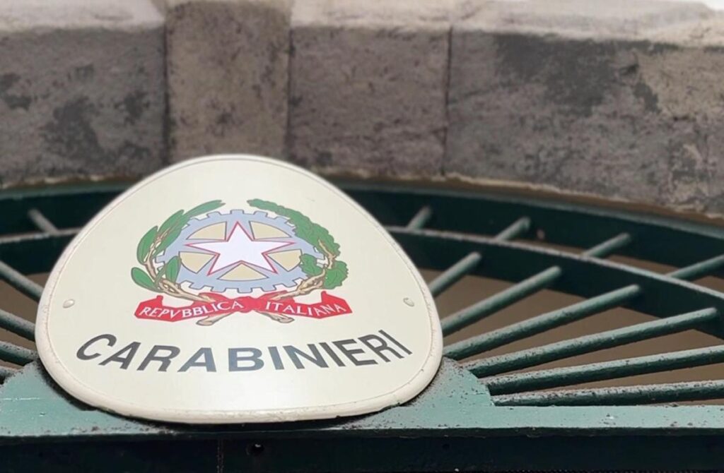 Sesso in pieno centro a Gazoldo degli Ippoliti, testimoni mandano video a carabinieri: coppia denunciata