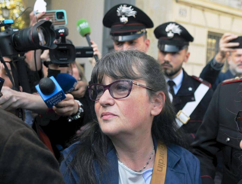 Garlasco, la mamma di Sempio intercettata: “Dopo 20 anni gli prendono le misure, di uguale ha solo taglia 44 di scarpe…”