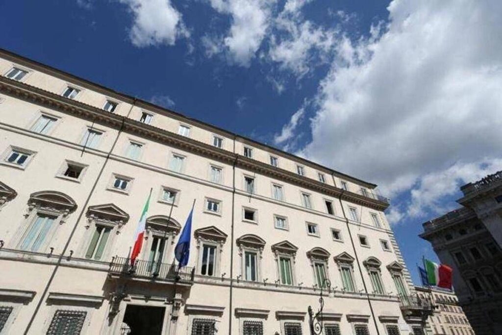 Palazzo Chigi: “Operai al lavoro senza casco? Immobile via dell’Impresa non nostro”