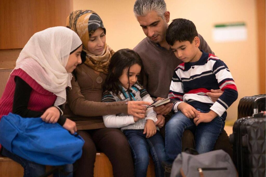 Migranti, Eurispes: “In Italia sono solo il 9% della popolazione ma gli italiani pensano siano molti di più”