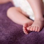 Usa, mamma mette la figlia neonata nel forno invece che nella culla e la piccola muore: “È stato un errore”. Condannata