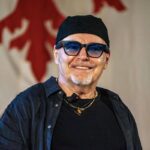 Vasco Rossi in ospedale, operato alla schiena: “Sono già in piedi”