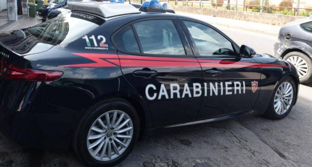 Cuneo, sente rumori nel cortile di casa: spara contro ladri e ne uccide uno