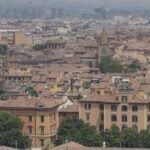 A Bologna pipe gratuite per il consumo di crack, è polemica per l’iniziativa del Comune