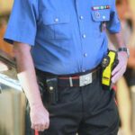 Colpito dal taser 35enne muore in ambulanza a Napoli, aperta un’inchiesta