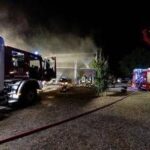 Firenze, incendio al Viper Theatre: crolla il tetto. Comune: “Tenete le finestre chiuse”