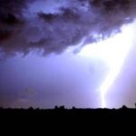 Forte temporale sulla Romagna, allagamenti e alberi caduti