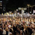 Gaza, Netanyahu non parla di tregua: avanti offensiva. A Tel Aviv 350mila in piazza per gli ostaggi