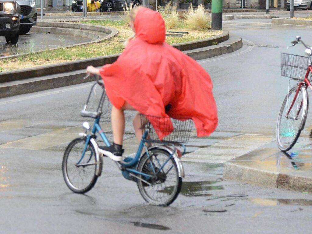 Maltempo, venti forti al Centro-Sud: allerta gialla su Campania e Calabria
