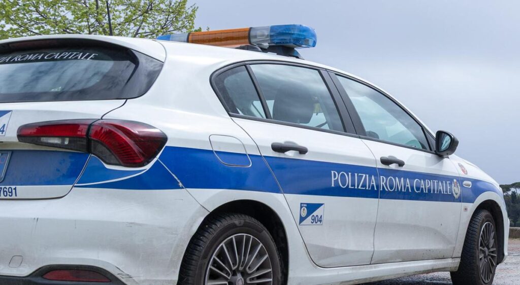 Roma, esplosione in casa in centro storico: un ferito