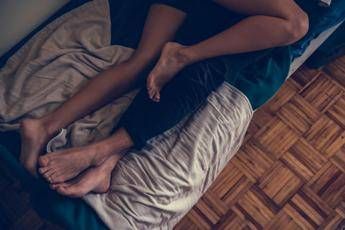 Sesso, il rischio corre sui social: alert sui rimedi ‘creativi’ per la contraccezione