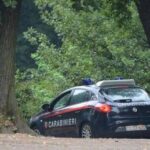 Ubriaca alla sagra vuole bere ancora, morde un uomo che la invita ad allontanarsi e dente resta conficcato nel braccio