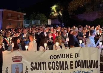 A Santi Cosma e Damiano fiaccolata per Paolo, suicida a 14 anni