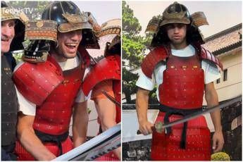 Alcaraz con armatura e spada: a Tokyo il nuovo look da samurai