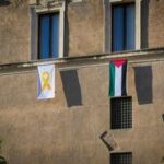 Bandiera Palestina sul Campidoglio, il Comune di Roma: “Accanto fiocco giallo per ostaggi”