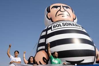 Brasile, folla in festa per condanna Bolsonaro: “Giustizia è fatta!”