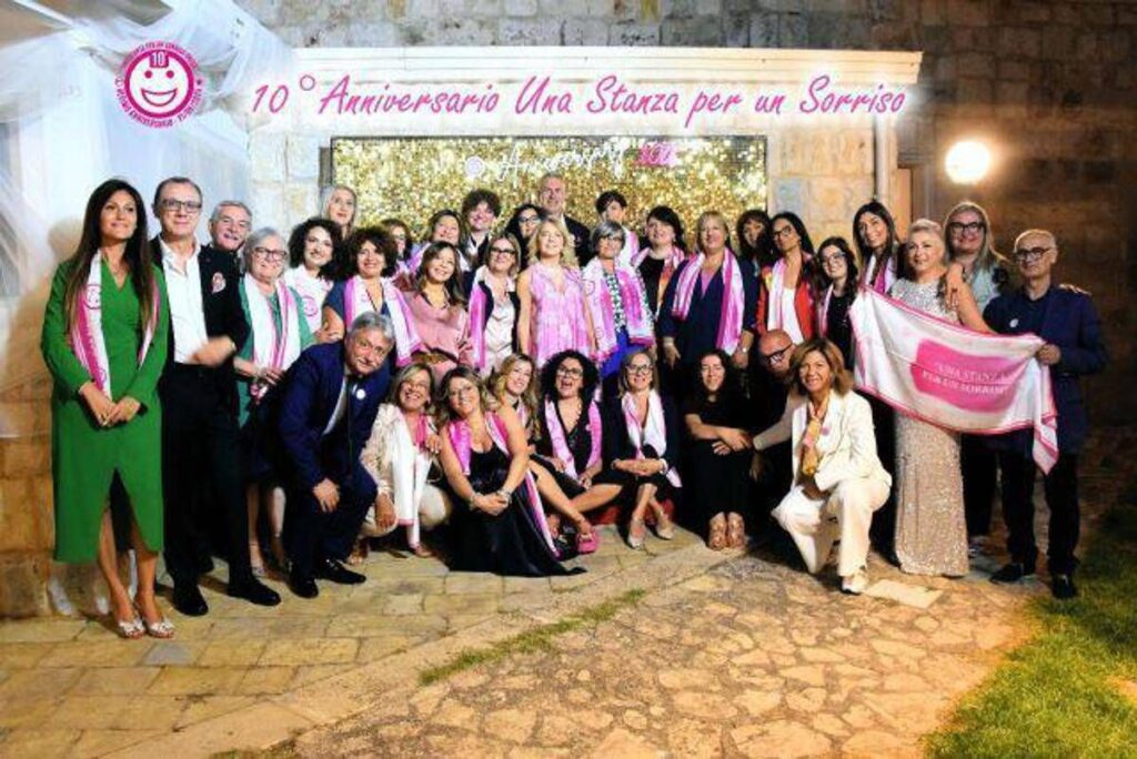 COMUNICATO STAMPA SPONSORIZZATO – Dieci anni di “Una Stanza per un Sorriso”: un cammino di amore, prevenzione e rinascita