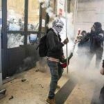 Cortei Pro Pal, 76 poliziotti feriti. Mattarella: “Solidarietà ad agenti”. Piantedosi: “Responsabilità anche degli organizzatori”. Pisani: “Violenti vanno isolati”