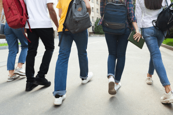 Dress code a scuola, le nuove regole: cosa è vietato indossare in classe