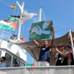 Flotilla, attivisti: “Ancora 40 italiani a bordo, la missione continua”. Tajani: “Avvertiti dei rischi”