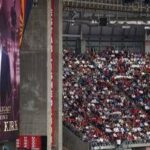 Funerali Charlie Kirk, Trump e Vance accolti da cori e applausi