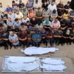 Gaza, nuovi raid: “19 morti”. Media: “Ostaggi potrebbero essere trasferiti nascosti tra sfollati”