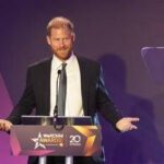 Harry, la frecciatina (velata) a William: “Tuo fratello ti fa impazzire?”