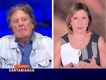 Iacchetti torna a E’ sempre Cartabianca dopo la lite: “Non sono un violento”