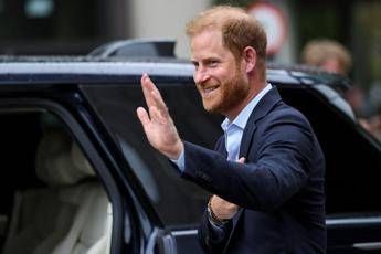 Il principe Harry a Clarence House per incontrare re Carlo