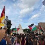 Lo sciopero per Gaza nelle piazze, da Genova a Roma manifestazioni in tutta Italia