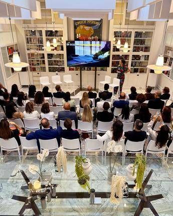 Lusso, Ey: incertezza economica e cambi modelli di consumo hanno colpito mercato, -4% nel 2025